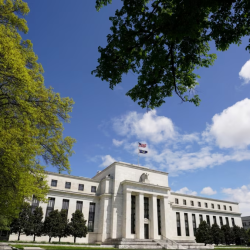 The Fed and the bond market are in a tug-of-war – the US dollar benefits from it!